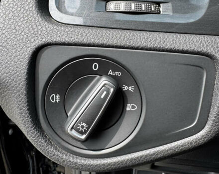 Черный Фольксваген e-Golf, объемом двигателя 0 л и пробегом 125 тыс. км за 16000 $, фото 25 на Automoto.ua