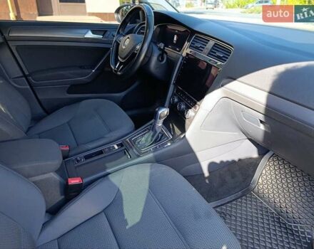 Черный Фольксваген e-Golf, объемом двигателя 0 л и пробегом 59 тыс. км за 14950 $, фото 3 на Automoto.ua