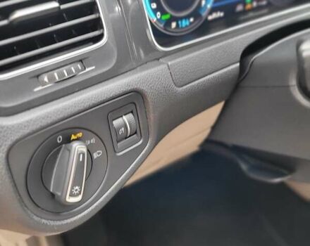 Черный Фольксваген e-Golf, объемом двигателя 0 л и пробегом 25 тыс. км за 16300 $, фото 20 на Automoto.ua