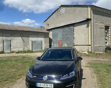 Черный Фольксваген e-Golf, объемом двигателя 0 л и пробегом 242 тыс. км за 12500 $, фото 1 на Automoto.ua