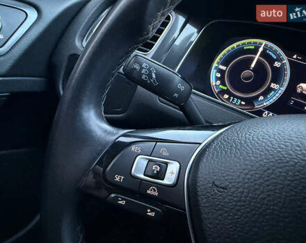 Черный Фольксваген e-Golf, объемом двигателя 0 л и пробегом 145 тыс. км за 14900 $, фото 74 на Automoto.ua