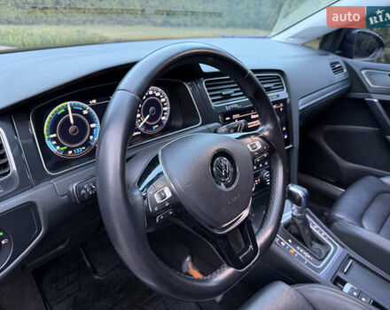 Черный Фольксваген e-Golf, объемом двигателя 0 л и пробегом 145 тыс. км за 14900 $, фото 82 на Automoto.ua