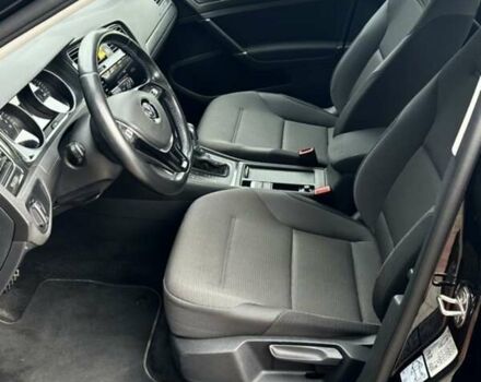 Черный Фольксваген e-Golf, объемом двигателя 0 л и пробегом 74 тыс. км за 14300 $, фото 19 на Automoto.ua