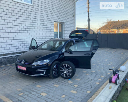 Черный Фольксваген e-Golf, объемом двигателя 0 л и пробегом 86 тыс. км за 16999 $, фото 94 на Automoto.ua