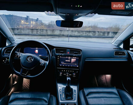 Черный Фольксваген e-Golf, объемом двигателя 0 л и пробегом 133 тыс. км за 16199 $, фото 19 на Automoto.ua