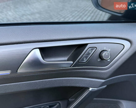 Черный Фольксваген e-Golf, объемом двигателя 0 л и пробегом 145 тыс. км за 14900 $, фото 69 на Automoto.ua