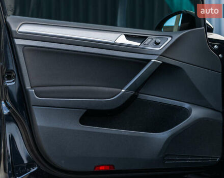 Черный Фольксваген e-Golf, объемом двигателя 0 л и пробегом 93 тыс. км за 15500 $, фото 24 на Automoto.ua