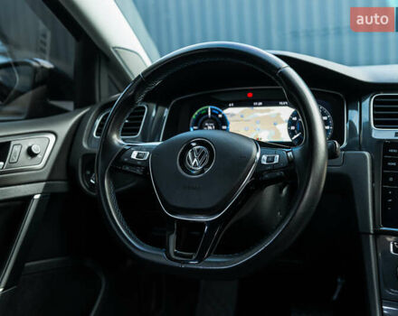 Черный Фольксваген e-Golf, объемом двигателя 0 л и пробегом 93 тыс. км за 15500 $, фото 21 на Automoto.ua