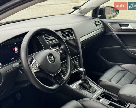 Черный Фольксваген e-Golf, объемом двигателя 0 л и пробегом 110 тыс. км за 14400 $, фото 13 на Automoto.ua