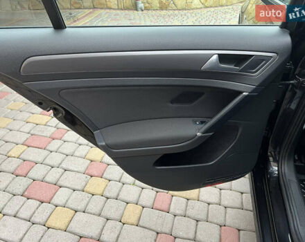 Чорний Фольксваген e-Golf, об'ємом двигуна 0 л та пробігом 109 тис. км за 12250 $, фото 28 на Automoto.ua