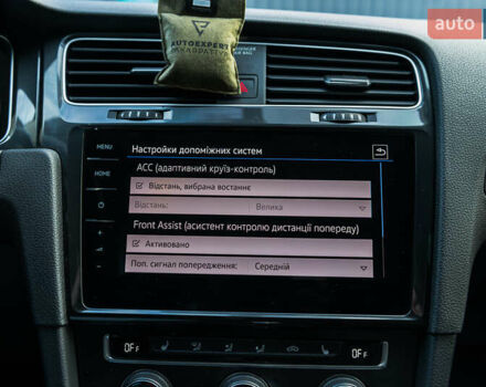 Черный Фольксваген e-Golf, объемом двигателя 0 л и пробегом 93 тыс. км за 15500 $, фото 34 на Automoto.ua