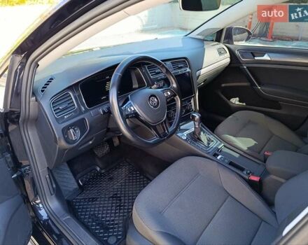 Черный Фольксваген e-Golf, объемом двигателя 0 л и пробегом 59 тыс. км за 14950 $, фото 6 на Automoto.ua