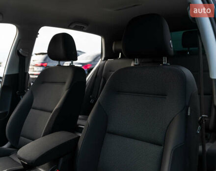 Черный Фольксваген e-Golf, объемом двигателя 0 л и пробегом 93 тыс. км за 15500 $, фото 26 на Automoto.ua