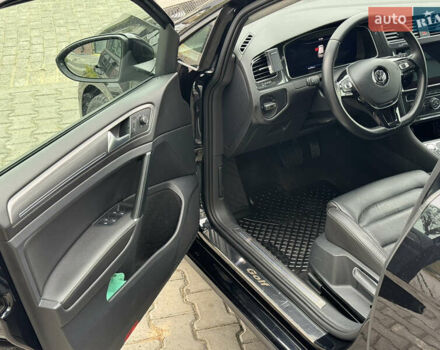 Черный Фольксваген e-Golf, объемом двигателя 0 л и пробегом 110 тыс. км за 14400 $, фото 17 на Automoto.ua