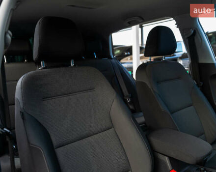 Черный Фольксваген e-Golf, объемом двигателя 0 л и пробегом 93 тыс. км за 15500 $, фото 32 на Automoto.ua