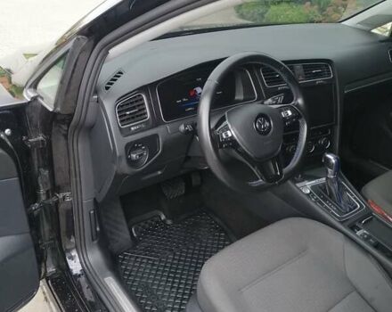 Черный Фольксваген e-Golf, объемом двигателя 0 л и пробегом 82 тыс. км за 14200 $, фото 17 на Automoto.ua