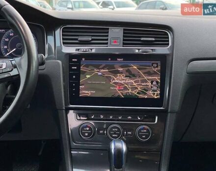 Черный Фольксваген e-Golf, объемом двигателя 0 л и пробегом 109 тыс. км за 14500 $, фото 17 на Automoto.ua