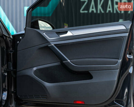 Черный Фольксваген e-Golf, объемом двигателя 0 л и пробегом 93 тыс. км за 15500 $, фото 31 на Automoto.ua