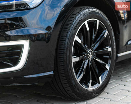 Черный Фольксваген e-Golf, объемом двигателя 0 л и пробегом 93 тыс. км за 15500 $, фото 17 на Automoto.ua
