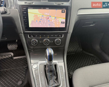 Черный Фольксваген e-Golf, объемом двигателя 0 л и пробегом 131 тыс. км за 12999 $, фото 70 на Automoto.ua