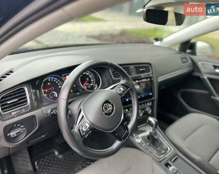 Черный Фольксваген e-Golf, объемом двигателя 0 л и пробегом 110 тыс. км за 12200 $, фото 19 на Automoto.ua