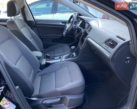 Черный Фольксваген e-Golf, объемом двигателя 0 л и пробегом 103 тыс. км за 14200 $, фото 69 на Automoto.ua