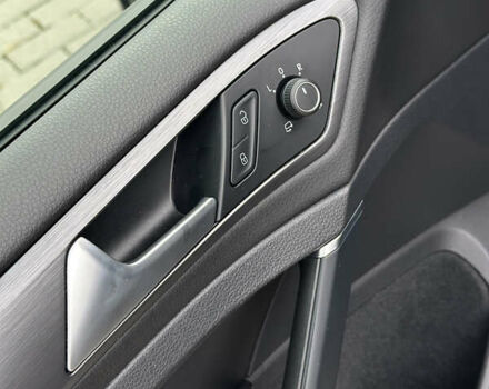 Черный Фольксваген e-Golf, объемом двигателя 0 л и пробегом 91 тыс. км за 15000 $, фото 11 на Automoto.ua