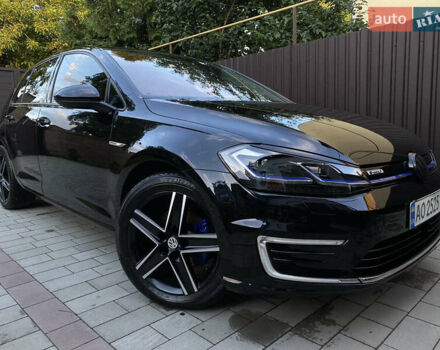 Черный Фольксваген e-Golf, объемом двигателя 0 л и пробегом 94 тыс. км за 16000 $, фото 2 на Automoto.ua