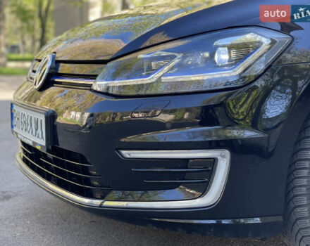 Черный Фольксваген e-Golf, объемом двигателя 0 л и пробегом 99 тыс. км за 13700 $, фото 49 на Automoto.ua