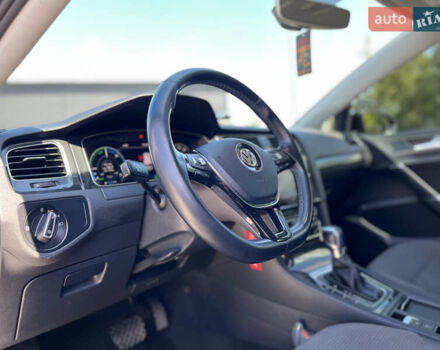 Черный Фольксваген e-Golf, объемом двигателя 0 л и пробегом 134 тыс. км за 13700 $, фото 18 на Automoto.ua