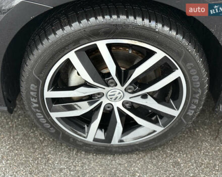 Черный Фольксваген e-Golf, объемом двигателя 0 л и пробегом 80 тыс. км за 14650 $, фото 2 на Automoto.ua