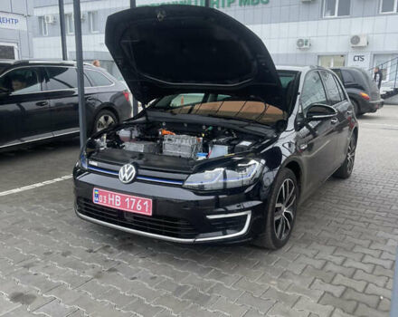 Черный Фольксваген e-Golf, объемом двигателя 0 л и пробегом 99 тыс. км за 13700 $, фото 79 на Automoto.ua