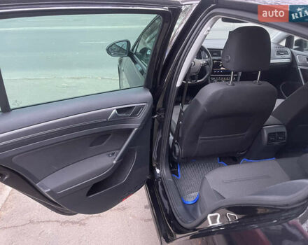 Черный Фольксваген e-Golf, объемом двигателя 0 л и пробегом 99 тыс. км за 13700 $, фото 64 на Automoto.ua