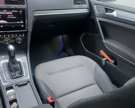 Черный Фольксваген e-Golf, объемом двигателя 0 л и пробегом 99 тыс. км за 13700 $, фото 65 на Automoto.ua