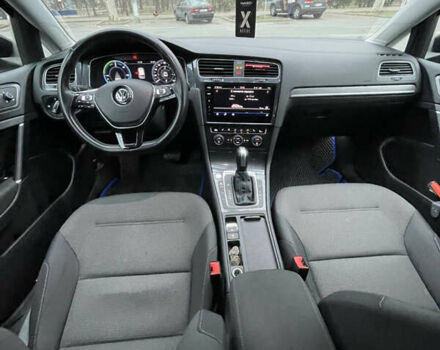 Черный Фольксваген e-Golf, объемом двигателя 0 л и пробегом 99 тыс. км за 13700 $, фото 67 на Automoto.ua