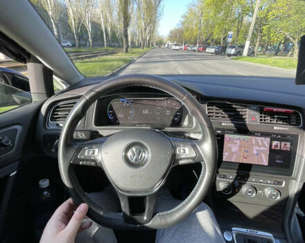 Черный Фольксваген e-Golf, объемом двигателя 0 л и пробегом 99 тыс. км за 13700 $, фото 1 на Automoto.ua