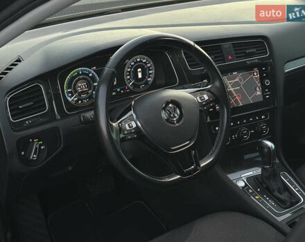 Черный Фольксваген e-Golf, объемом двигателя 0 л и пробегом 120 тыс. км за 14600 $, фото 20 на Automoto.ua