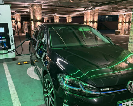 Черный Фольксваген e-Golf, объемом двигателя 0 л и пробегом 99 тыс. км за 13700 $, фото 15 на Automoto.ua