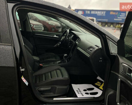 Черный Фольксваген e-Golf, объемом двигателя 0 л и пробегом 70 тыс. км за 16999 $, фото 21 на Automoto.ua