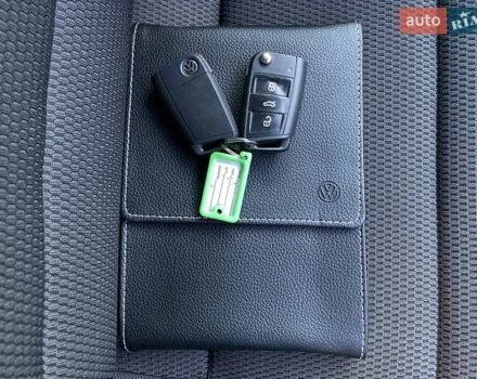 Черный Фольксваген e-Golf, объемом двигателя 0 л и пробегом 103 тыс. км за 14200 $, фото 70 на Automoto.ua