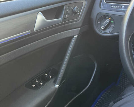 Черный Фольксваген e-Golf, объемом двигателя 0 л и пробегом 99 тыс. км за 13700 $, фото 44 на Automoto.ua