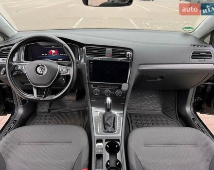 Черный Фольксваген e-Golf, объемом двигателя 0 л и пробегом 135 тыс. км за 14600 $, фото 22 на Automoto.ua