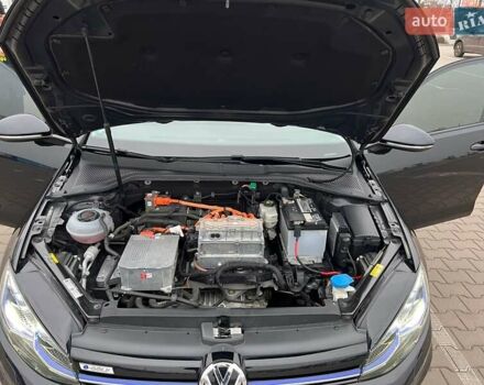 Черный Фольксваген e-Golf, объемом двигателя 0 л и пробегом 135 тыс. км за 14600 $, фото 10 на Automoto.ua