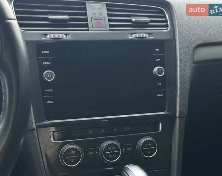 Черный Фольксваген e-Golf, объемом двигателя 0 л и пробегом 64 тыс. км за 16000 $, фото 20 на Automoto.ua