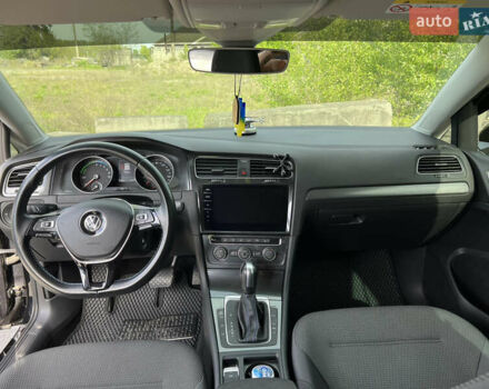 Черный Фольксваген e-Golf, объемом двигателя 0 л и пробегом 82 тыс. км за 15500 $, фото 11 на Automoto.ua
