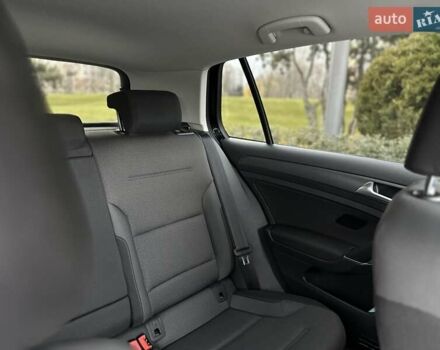 Черный Фольксваген e-Golf, объемом двигателя 0 л и пробегом 64 тыс. км за 16000 $, фото 31 на Automoto.ua