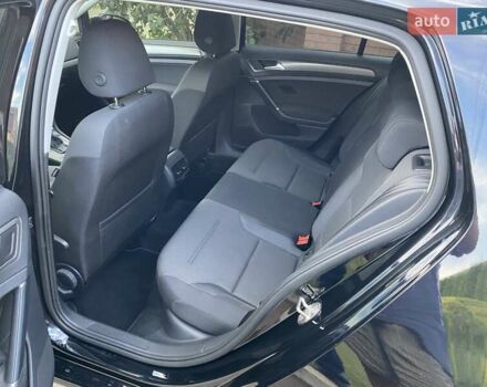 Черный Фольксваген e-Golf, объемом двигателя 0 л и пробегом 49 тыс. км за 15800 $, фото 19 на Automoto.ua