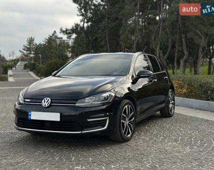 Черный Фольксваген e-Golf, объемом двигателя 0 л и пробегом 64 тыс. км за 16000 $, фото 3 на Automoto.ua