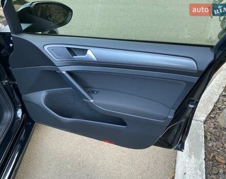 Черный Фольксваген e-Golf, объемом двигателя 0 л и пробегом 49 тыс. км за 15800 $, фото 24 на Automoto.ua