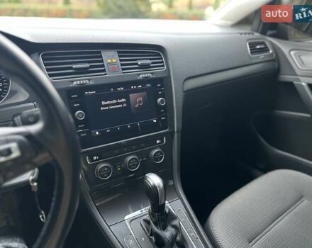 Черный Фольксваген e-Golf, объемом двигателя 0 л и пробегом 64 тыс. км за 16000 $, фото 43 на Automoto.ua